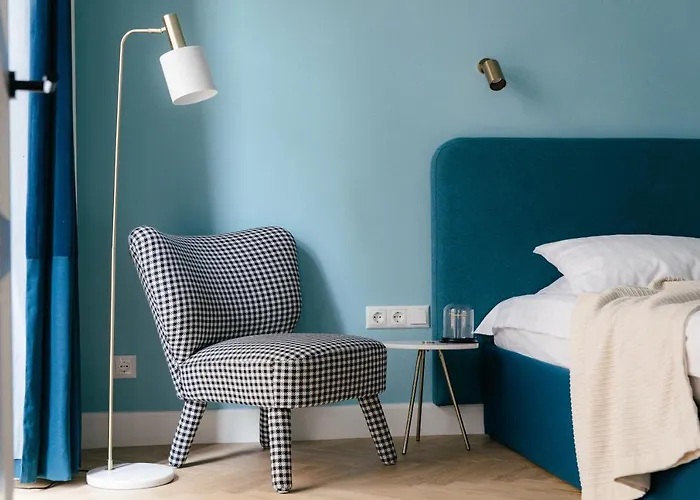 Miro Rooms French - Quiet Chic, Free Private Parking