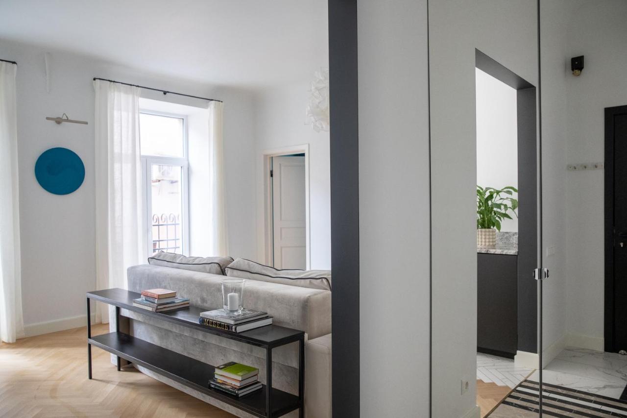Miro French - Quiet Chic, Free Private Parking * Riga