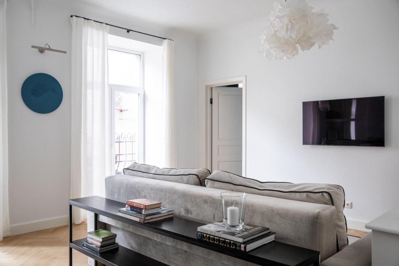 Apartment Miro French - Quiet Chic, Free Private Parking *