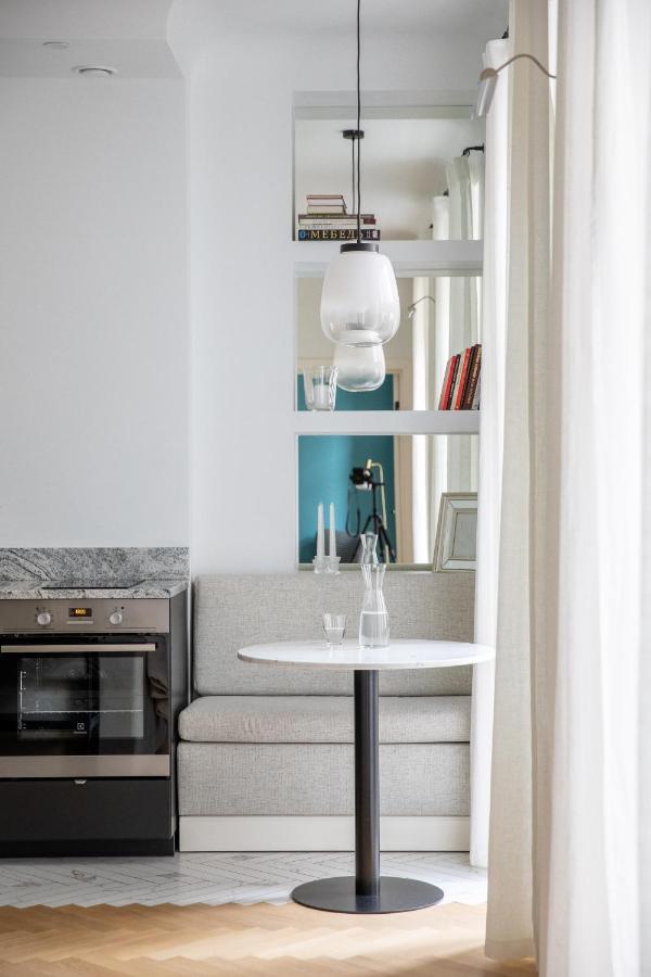 Miro French - Quiet Chic, Free Private Parking Riga